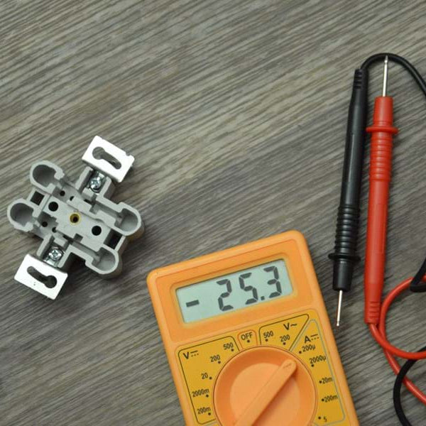 HOW TO USE A CIRCUIT TESTER