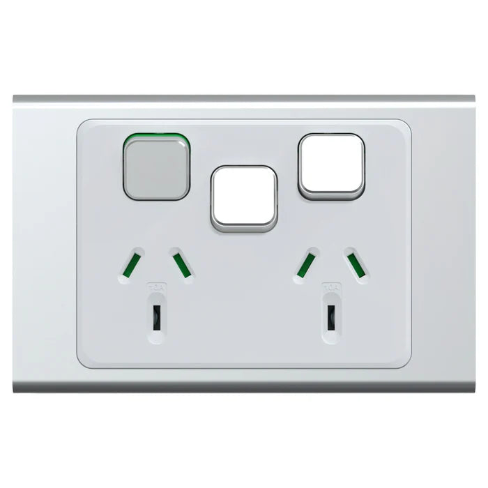 Iconic Socket Sw Horiz Twin with Extra SW Silver